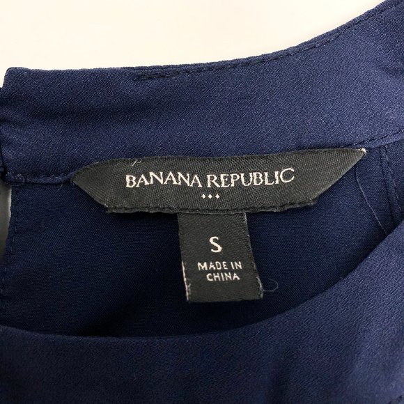 Banana Republic Sleeveless Crochet Lace Blouse - Picture 3 of 4